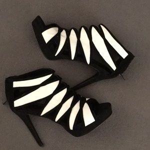 Brand new Carlos Santana heels